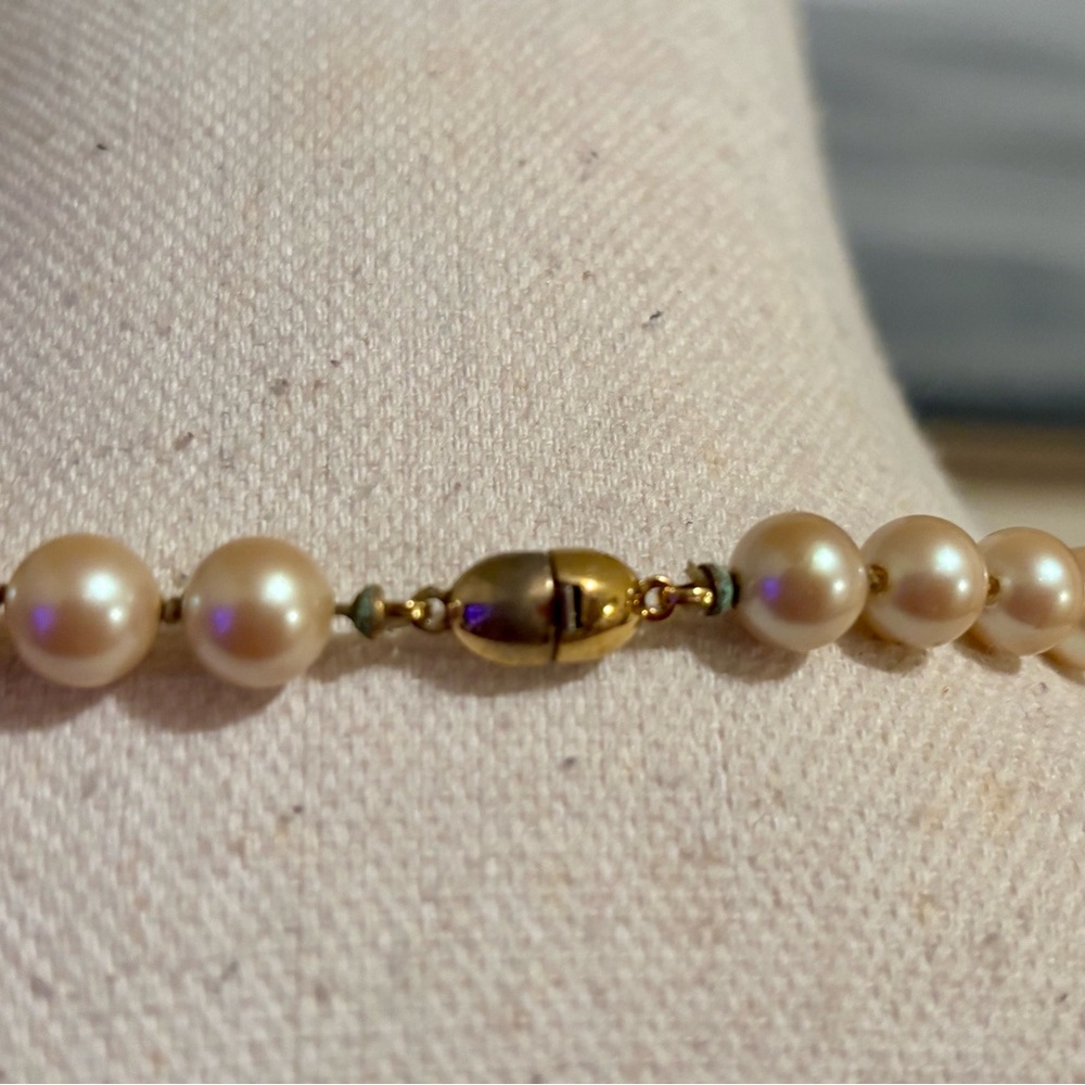 Signed Monet Cream Faux Pearl knotted Necklace.Timeless & Elegant - Picture 6 of 16
